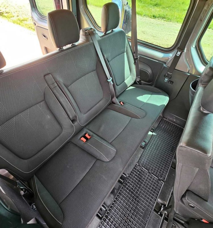 Renault Traffic 9 osobowy na wynajem 7